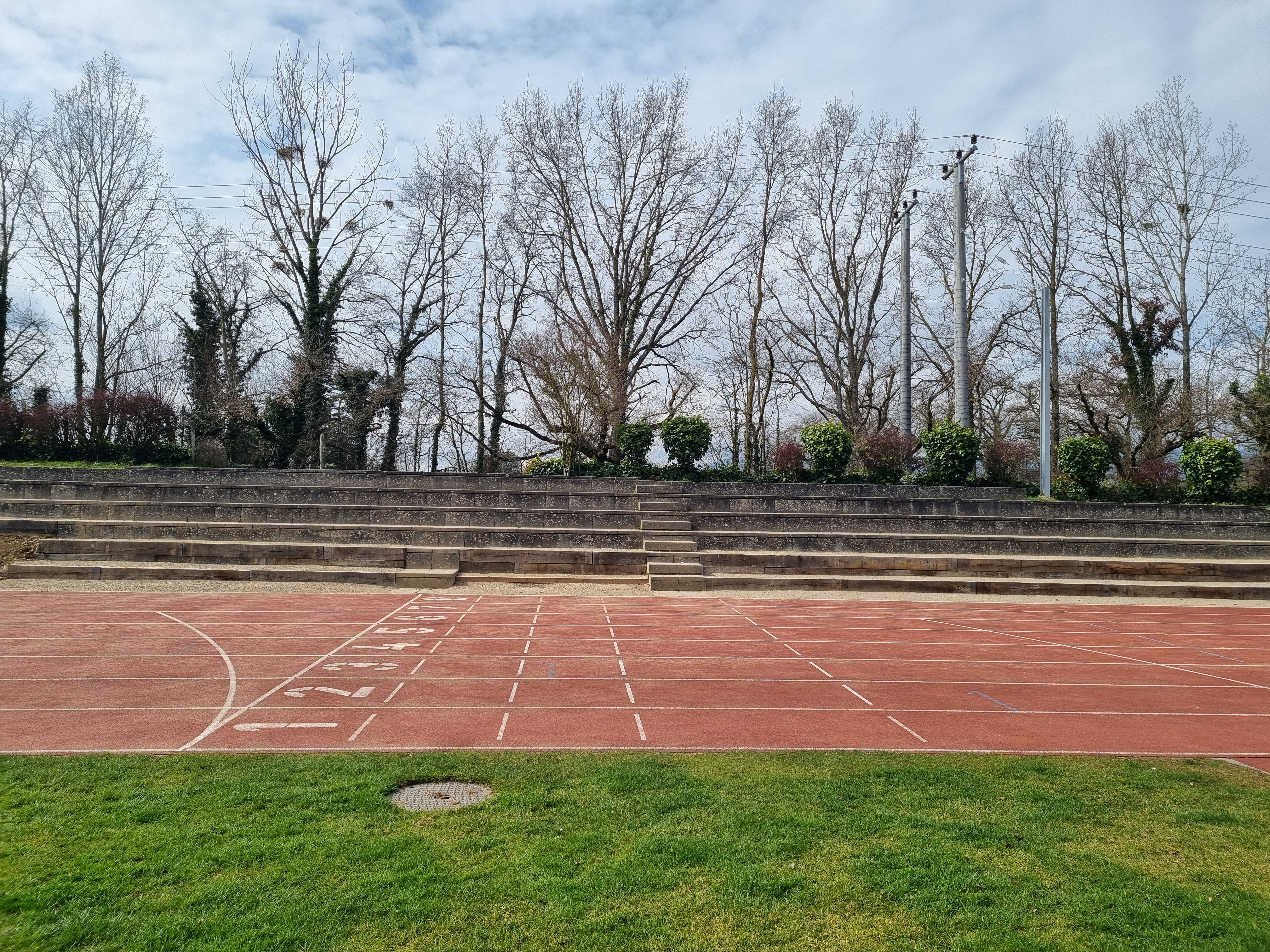 Les gradins du stade d'athlétisme ont été rénovés ! 