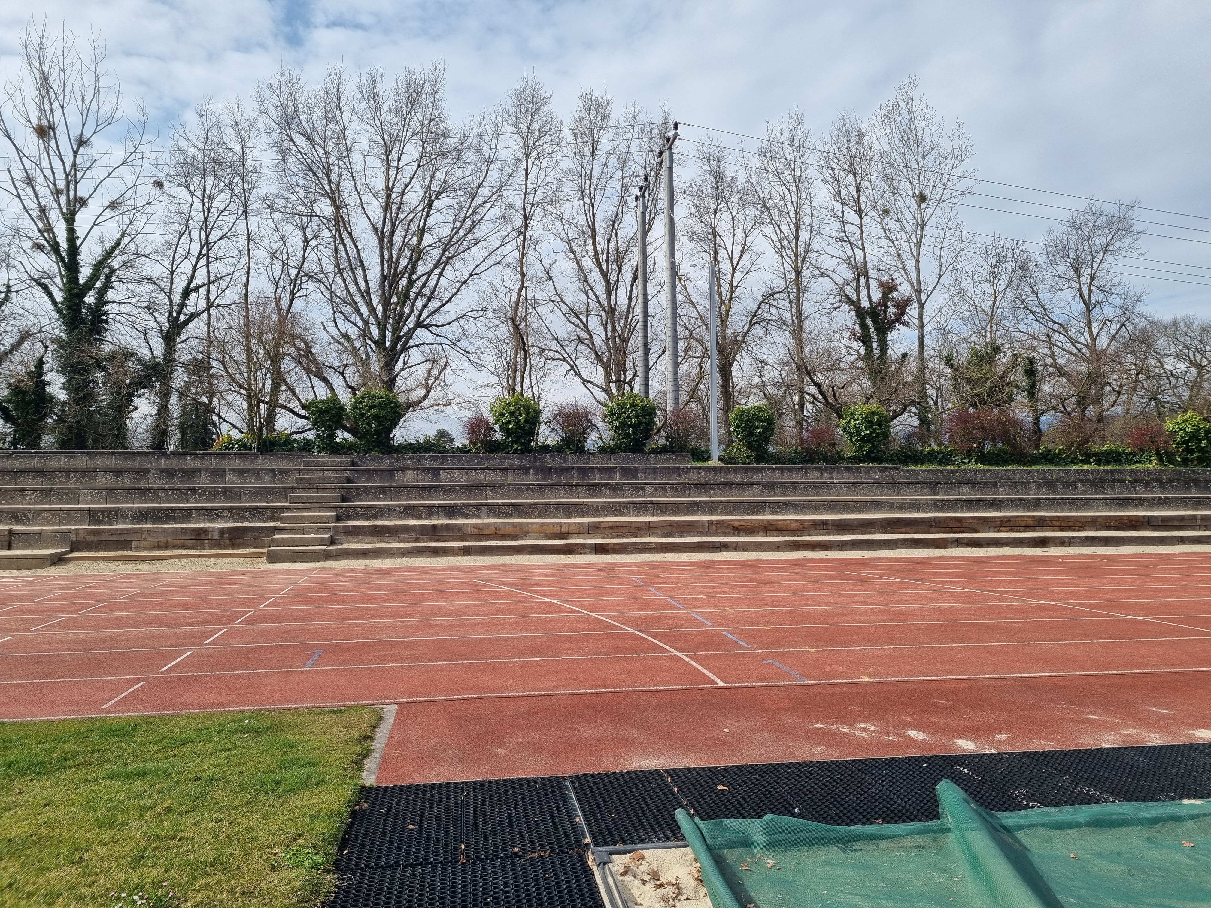 Les gradins du stade d'athlétisme ont été rénovés ! 